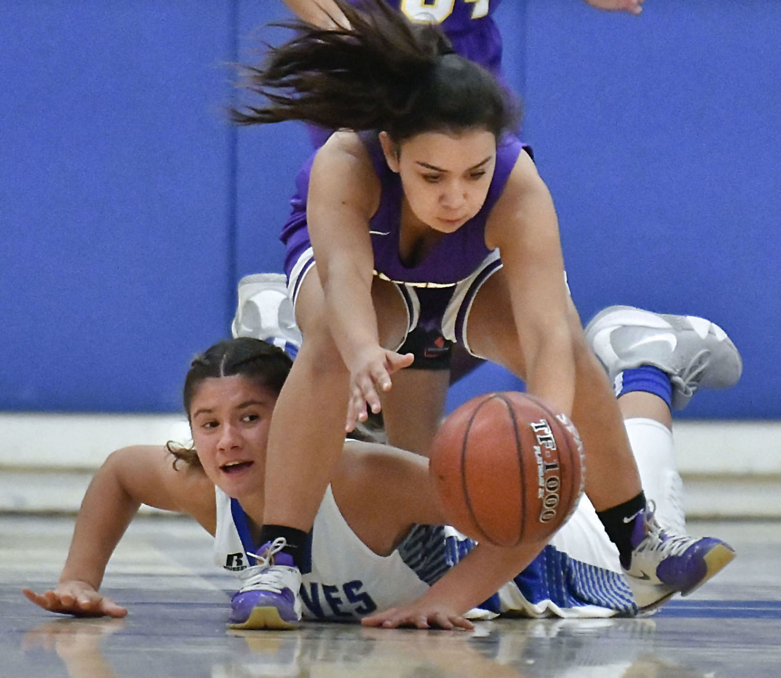 113018 Righetti Lompoc g basketball 01.jpg